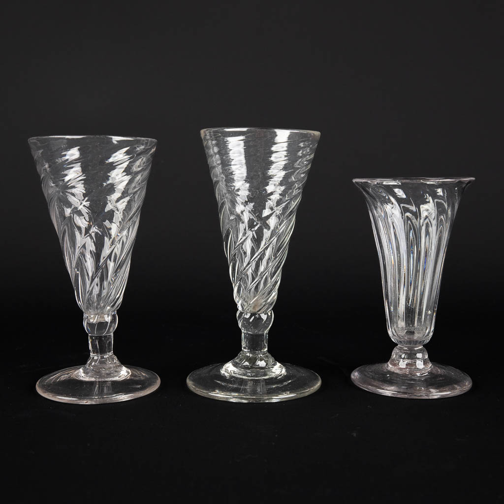 A large collection of antique glasses, Spiraalglazen. 18th/19th C. (H:18 cm)