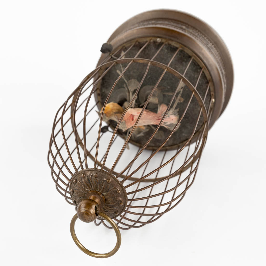 A bird cage automata with a music box. (H:28 x D:15,5 cm)