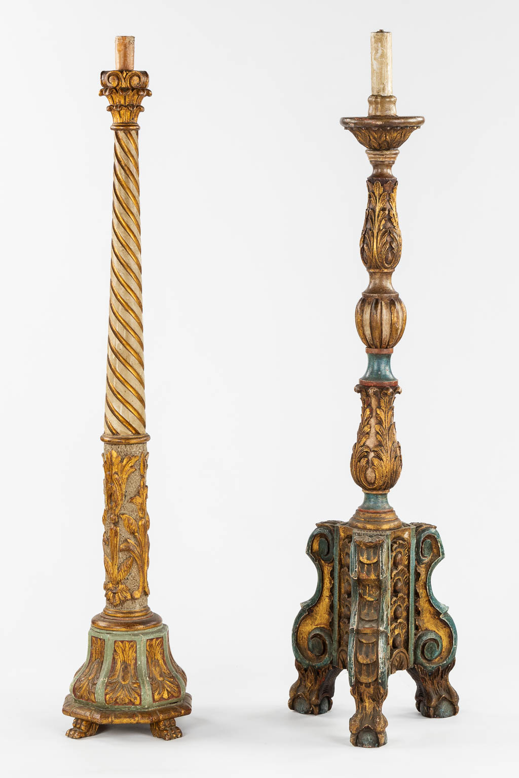 A pair of standing lamps, sculptured and patinated wood. Circa 1900. (H:144 cm)