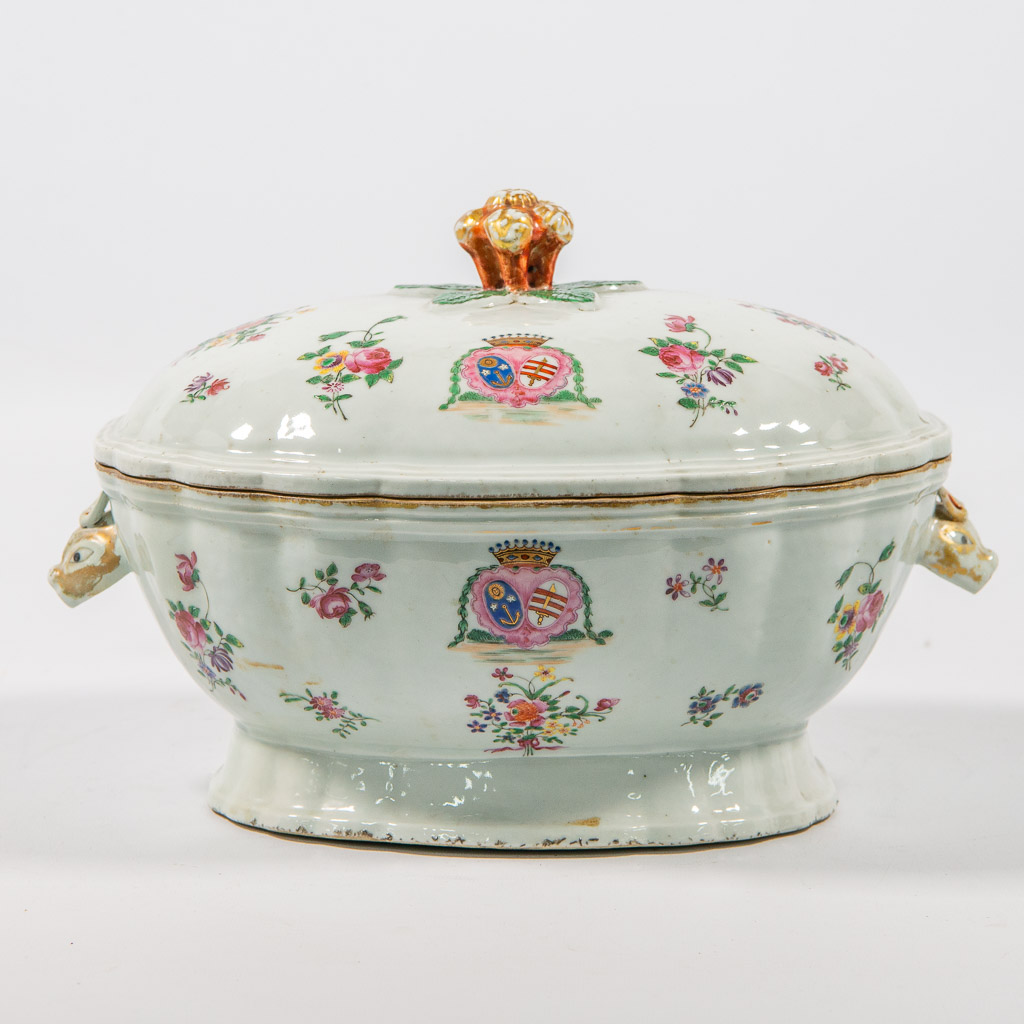  Tureen in the style of export porcelain.