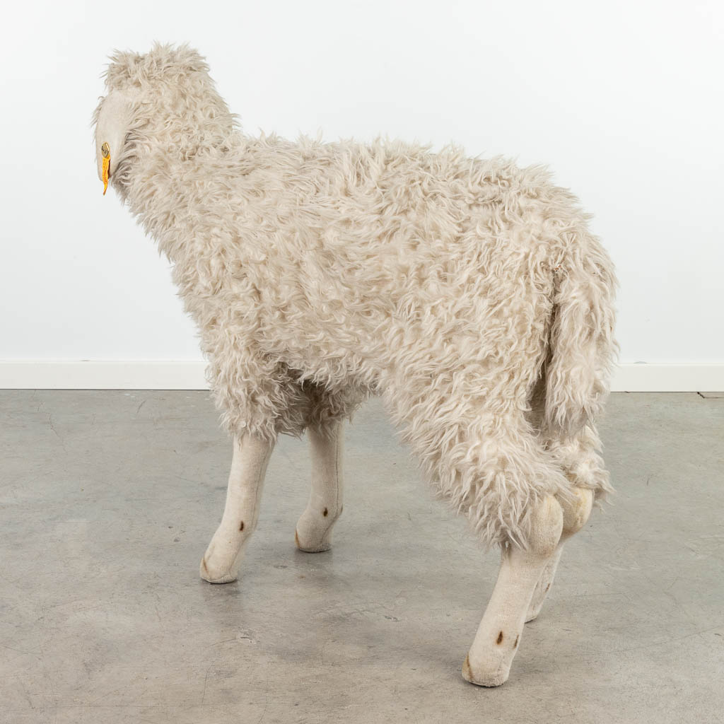 Steiff Studio Sheep, probably a limited edition, around 1991-1999. (W: 110 x H: 85 cm)