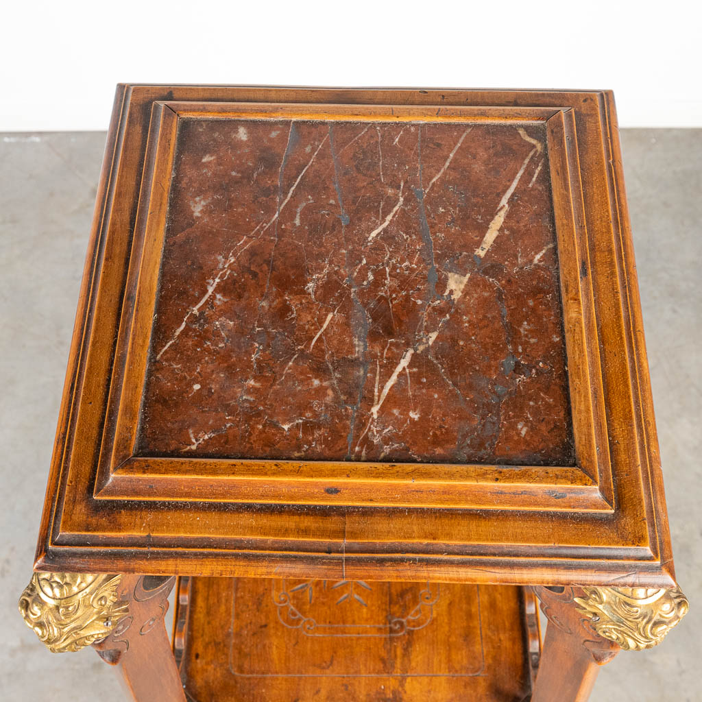 Gabriel VIARDOT (1830-1906) een staander gemaakt uit hout met marmer en gemonteerd met brons. 