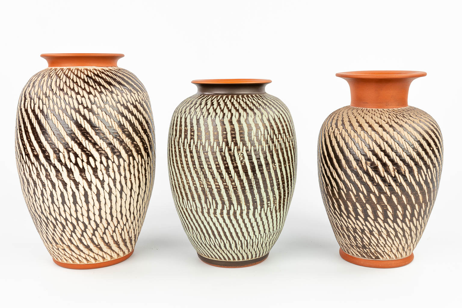 A collection of 7 Wekara Sgraffito vases. Germany, around 1950. (H:31cm)