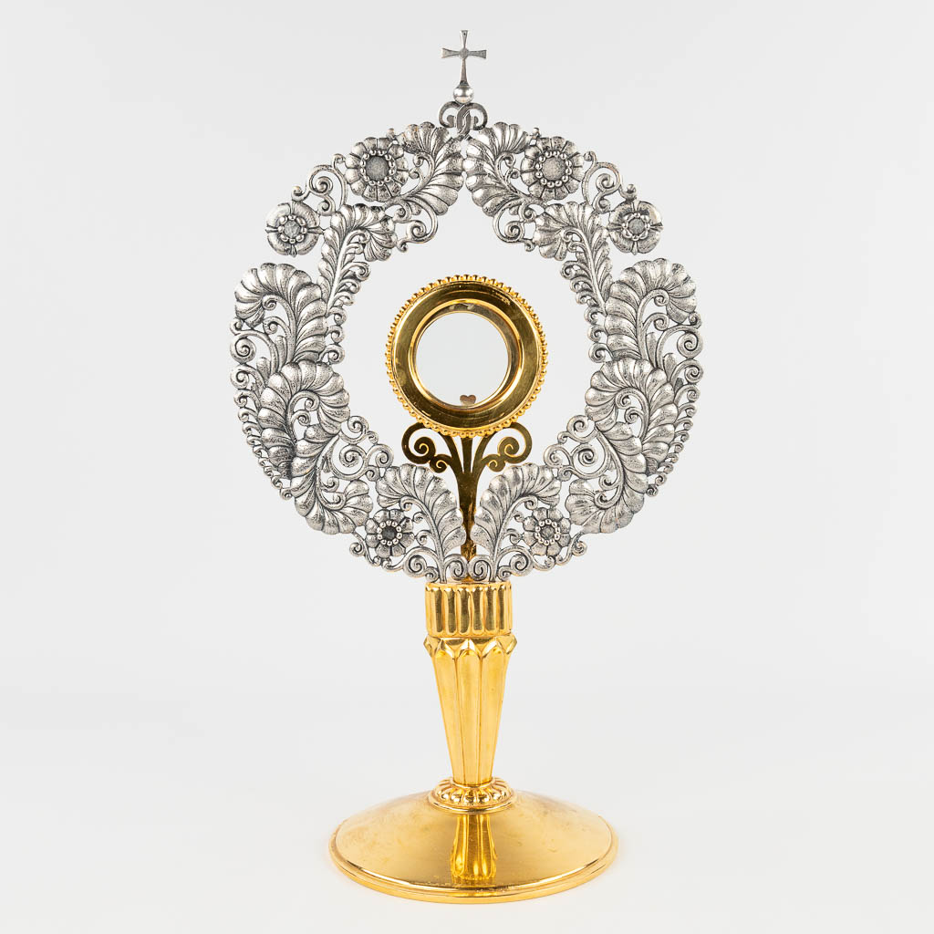A modernist monstrance, silver-plated decorated with flowers and branches. 20th C. (L:18 x W:28 x H:50 cm)