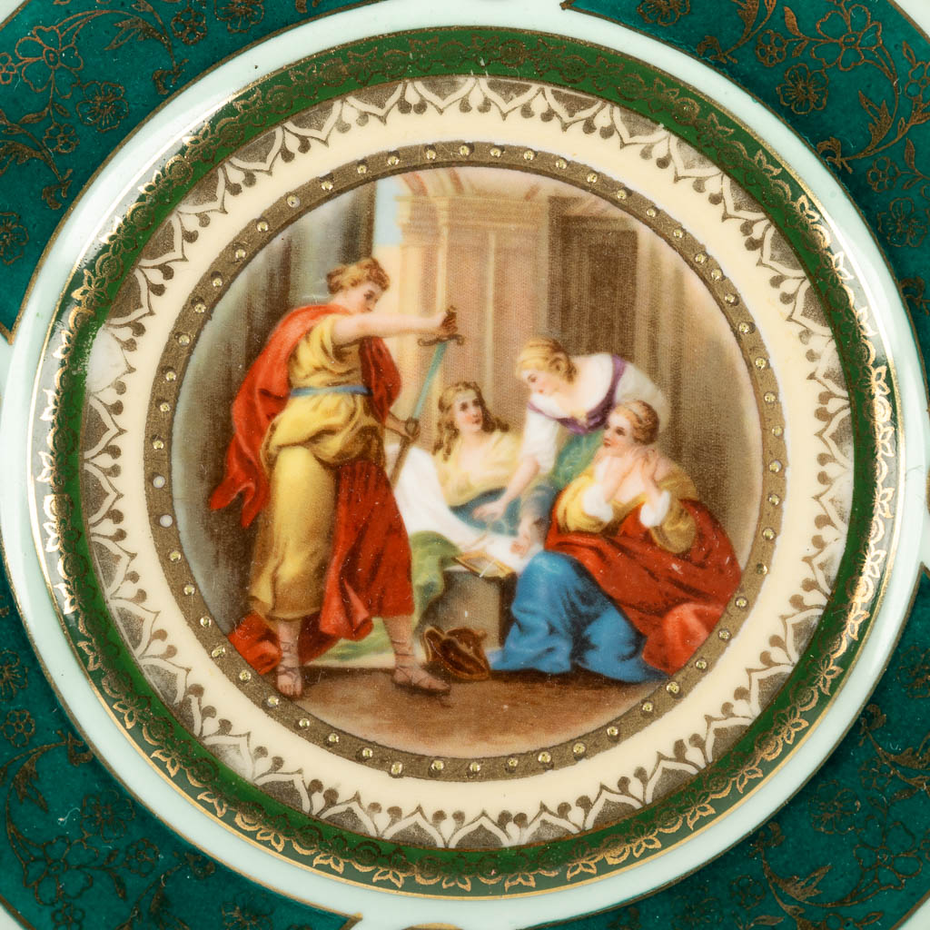 Weens porselein, een set van 9 borden met transferprint decor, 20ste eeuw. (D:25 x W:27 cm)
