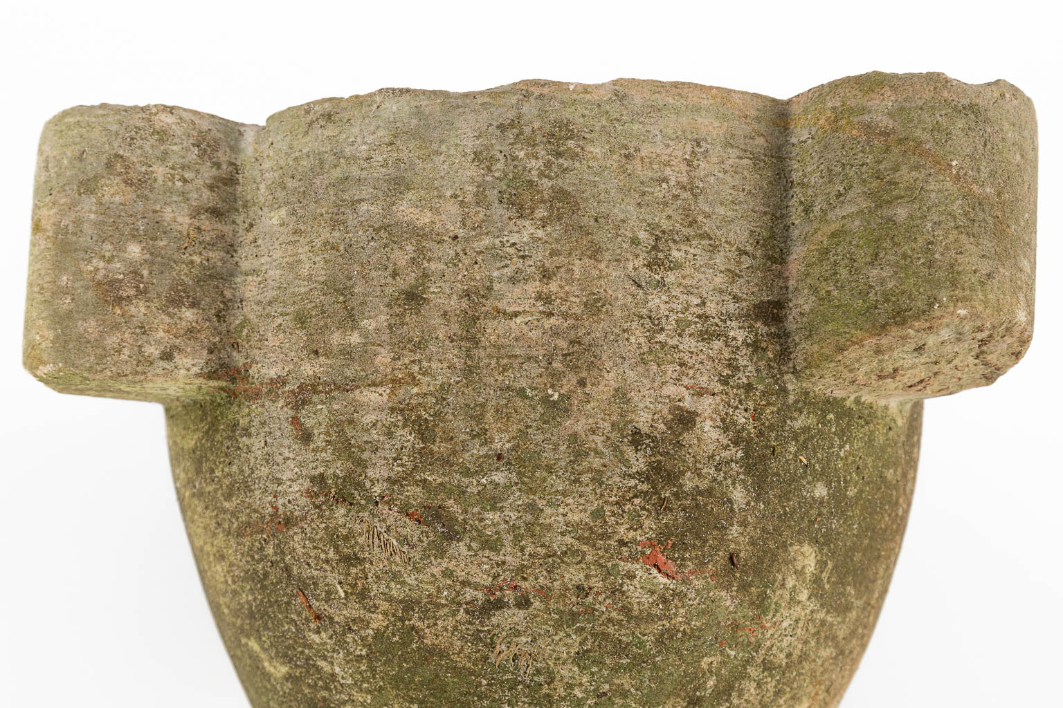 Een antieke mortier gemaakt uit marmer. (H:19,5cm)
