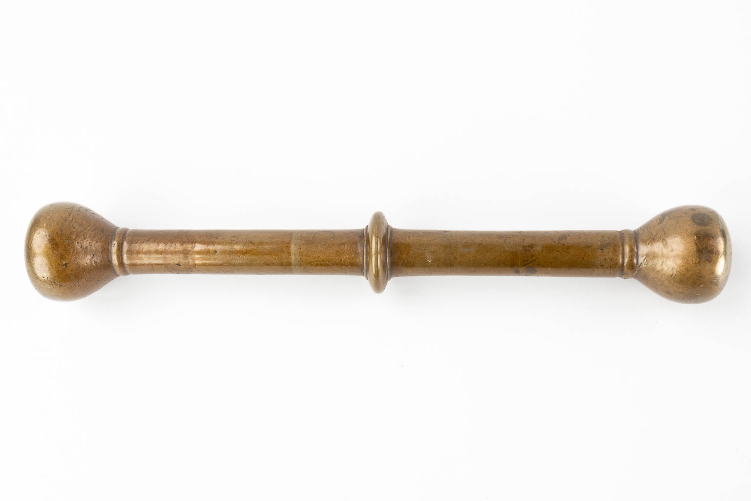 An antique mortar with pestle, bronze, 17th/18th century. (H: 10 x D: 14,5 cm)