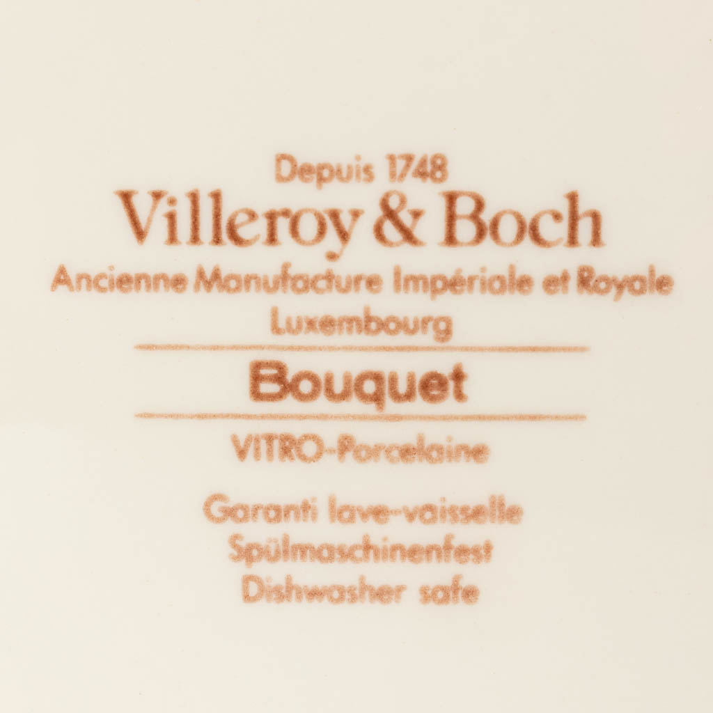 Villeroy and Boch, een paar borden en een cache-pot. 20ste eeuw. (H: 18 x D: 20 cm)