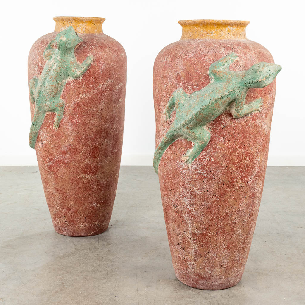 Two large and decorative pots, decorated with chameleons. 20th C. (D:38 x W:49 x H:85 cm)