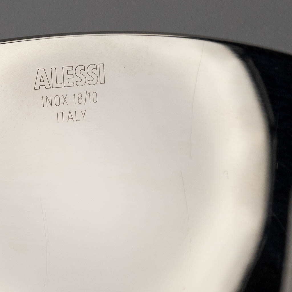 Alessi, twee fruitschalen, acry en inox. (H:27 x D:31 cm)