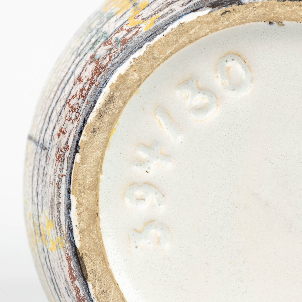 Een dekselvaas gemaakt uit keramiek en gemerkt ü Keramik. Gemaakt in Duitsland. (H:38cm)
