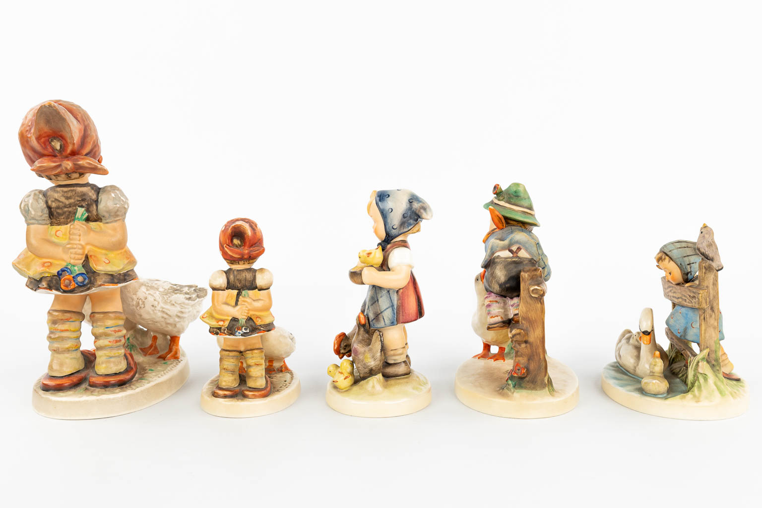 A collection of 5 statues made by Hummel. (H:20cm)