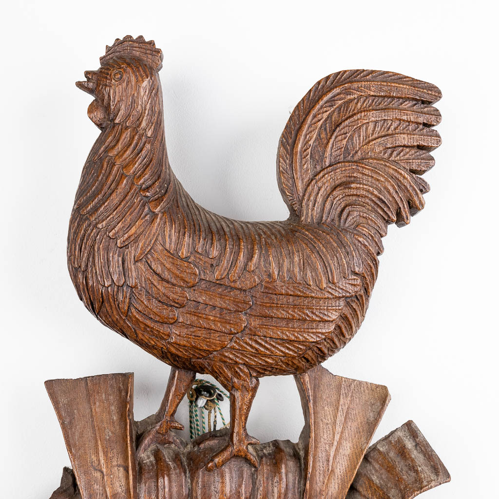 An antique wood sculpture medallion with a portrait and a rooster, Probably 18th C. (W:54 x H:99 cm)
