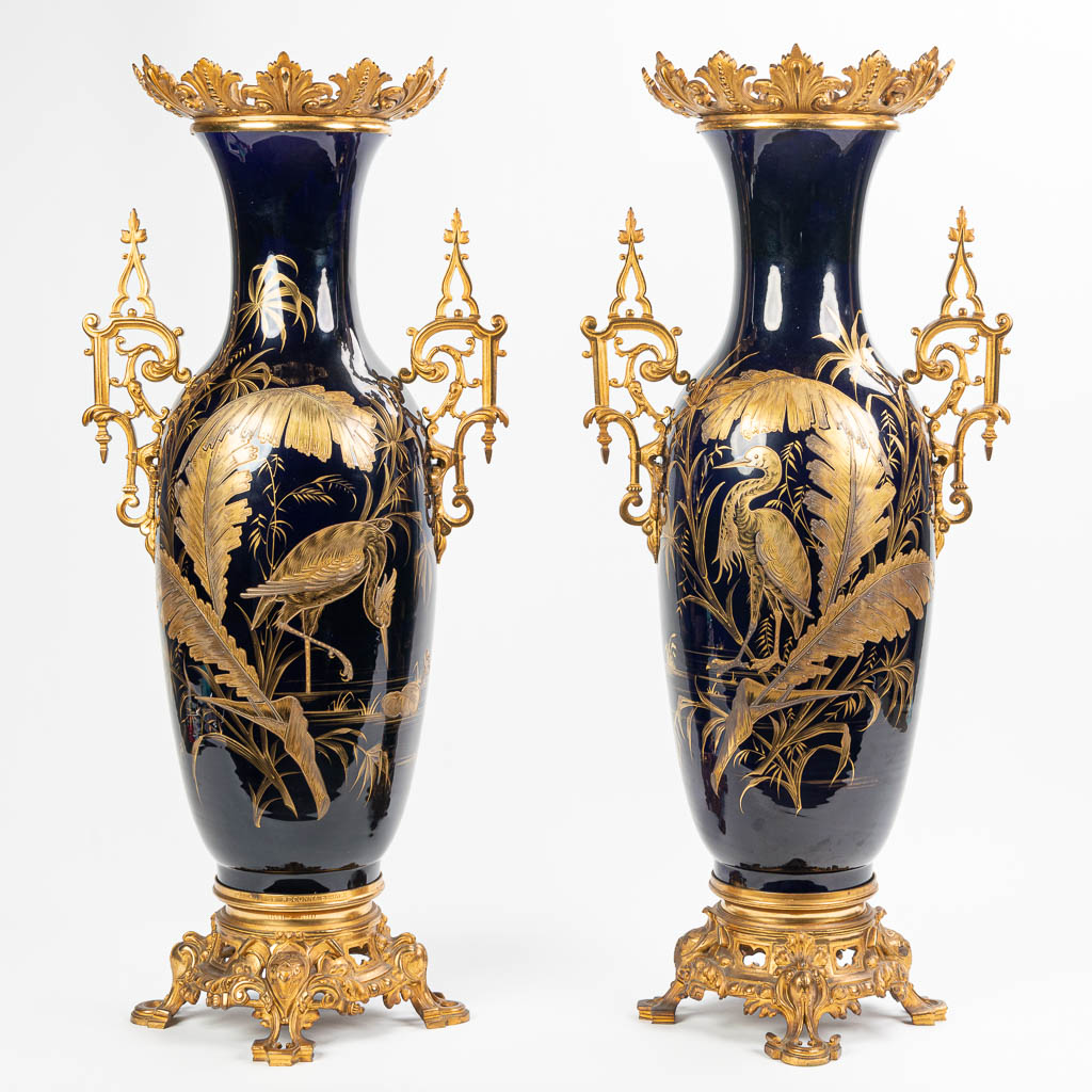 An exceptional pair of vases made of porcelain with Kobalt-blue glaze and hand-painted Japanese decor mounted with bronze