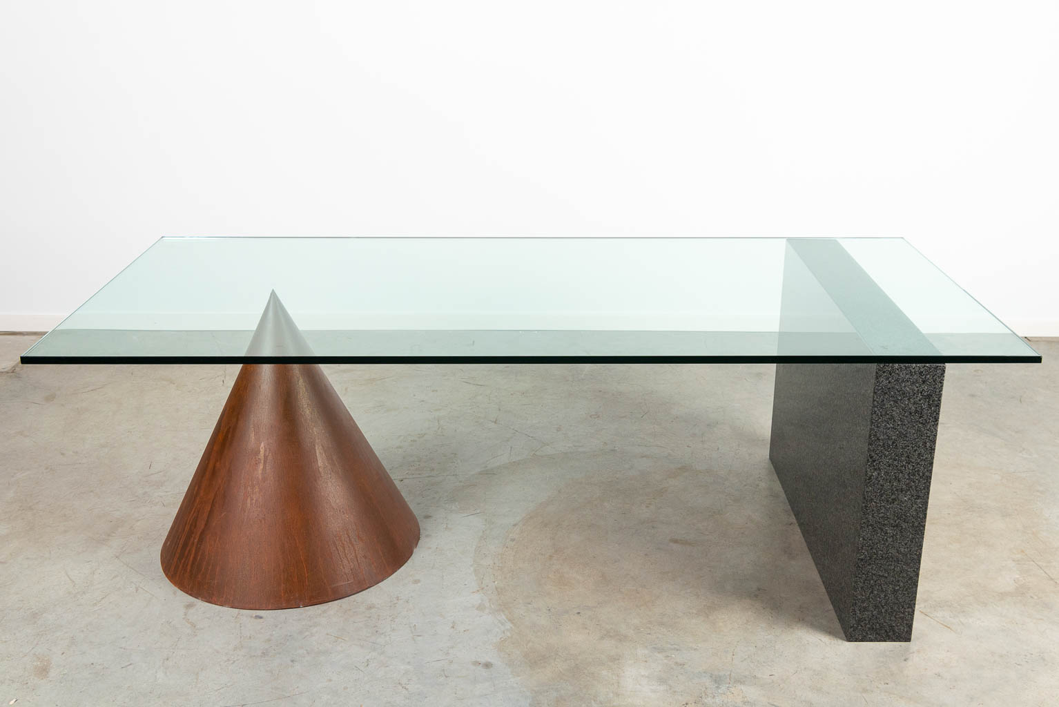 Lella & Massimo VIGNELLI (XX-XXI) Kono dining room table, 1984. 