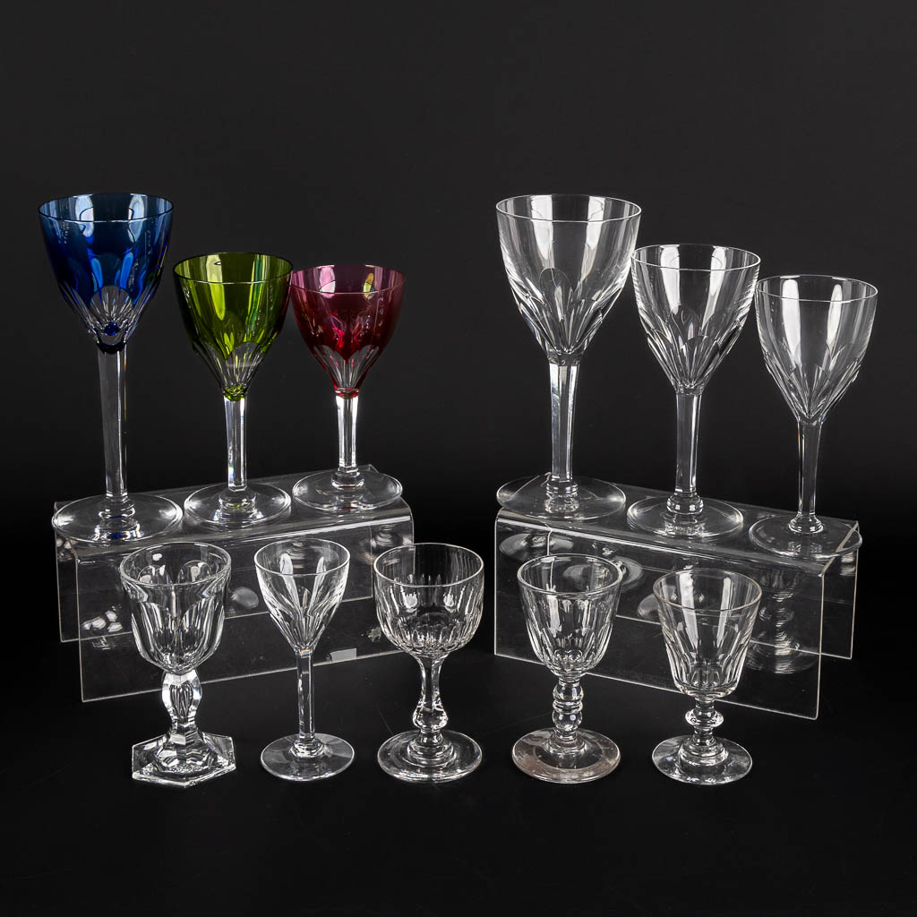 Val Saint Lambert, 'Gevaert' a large collection of coloured and cut crystal goblets. (H:19,1 cm)