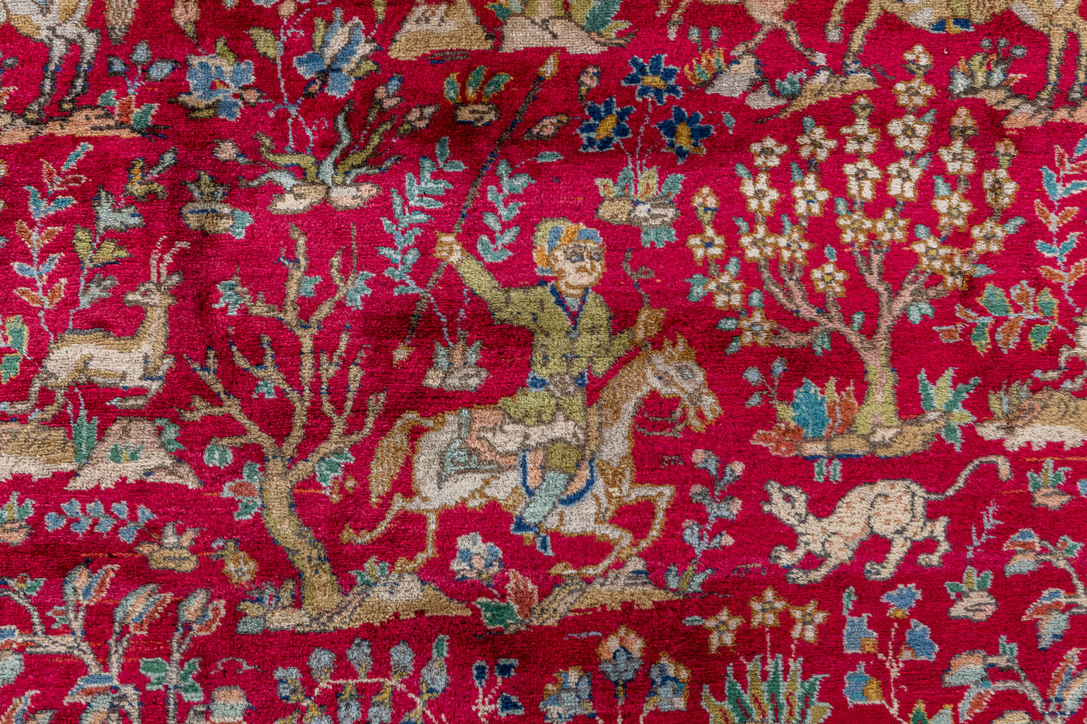 A large Oriental hand made carpet, hunting scènes, Tabriz. (L:329 x W:252 cm)