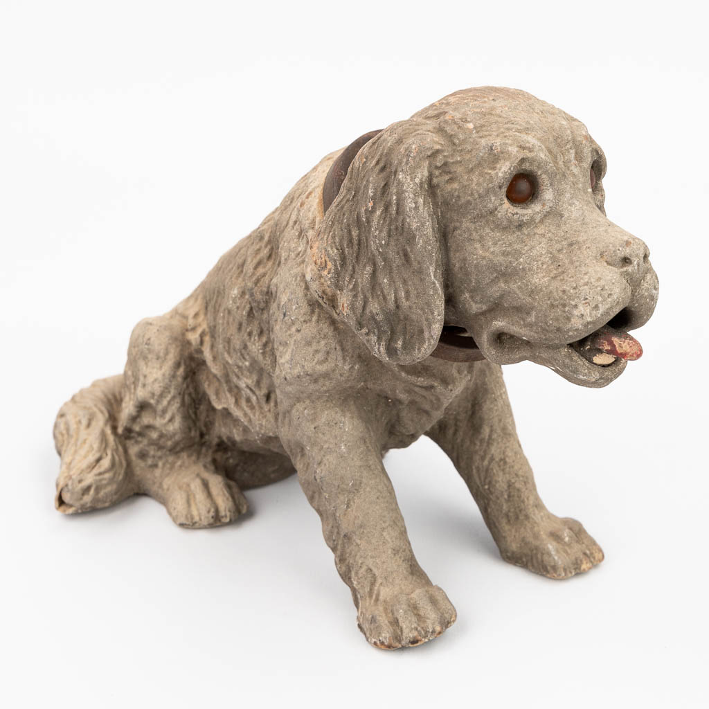 mogelijkheid inspanning menu Een antieke 'Knikkende hond', papier maché. Periode 1900. (W:25 x H:17 cm)  | Flanders Auctions