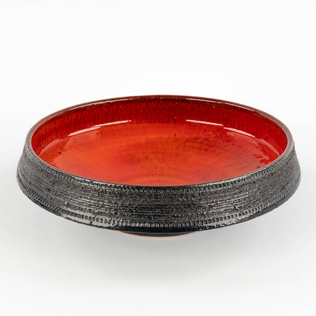 Rogier VANDEWEGHE (1923-2020) 'Bowl with red glaze' for Amphora (H:11 x D:37 cm)