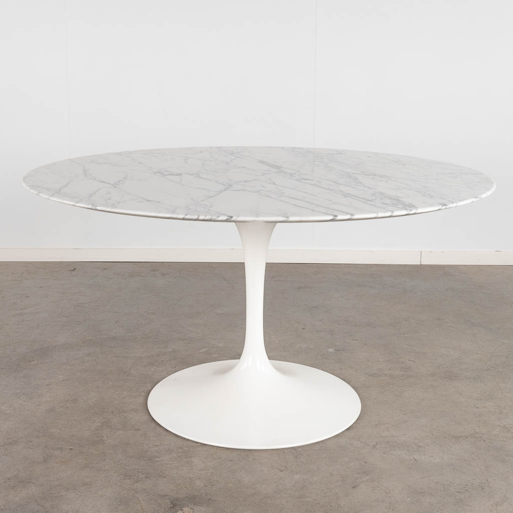 Eero SAARINEN (1910-1961) 'Tulip Table' for Knoll. (H:71,5 x D:137,5 cm)