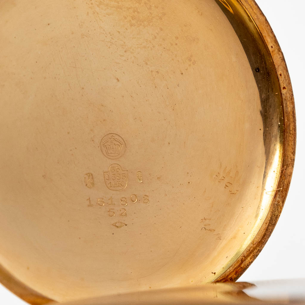 Een 14 karaat gouden zakuurwerk. 20ste eeuw. (W:51 cm)