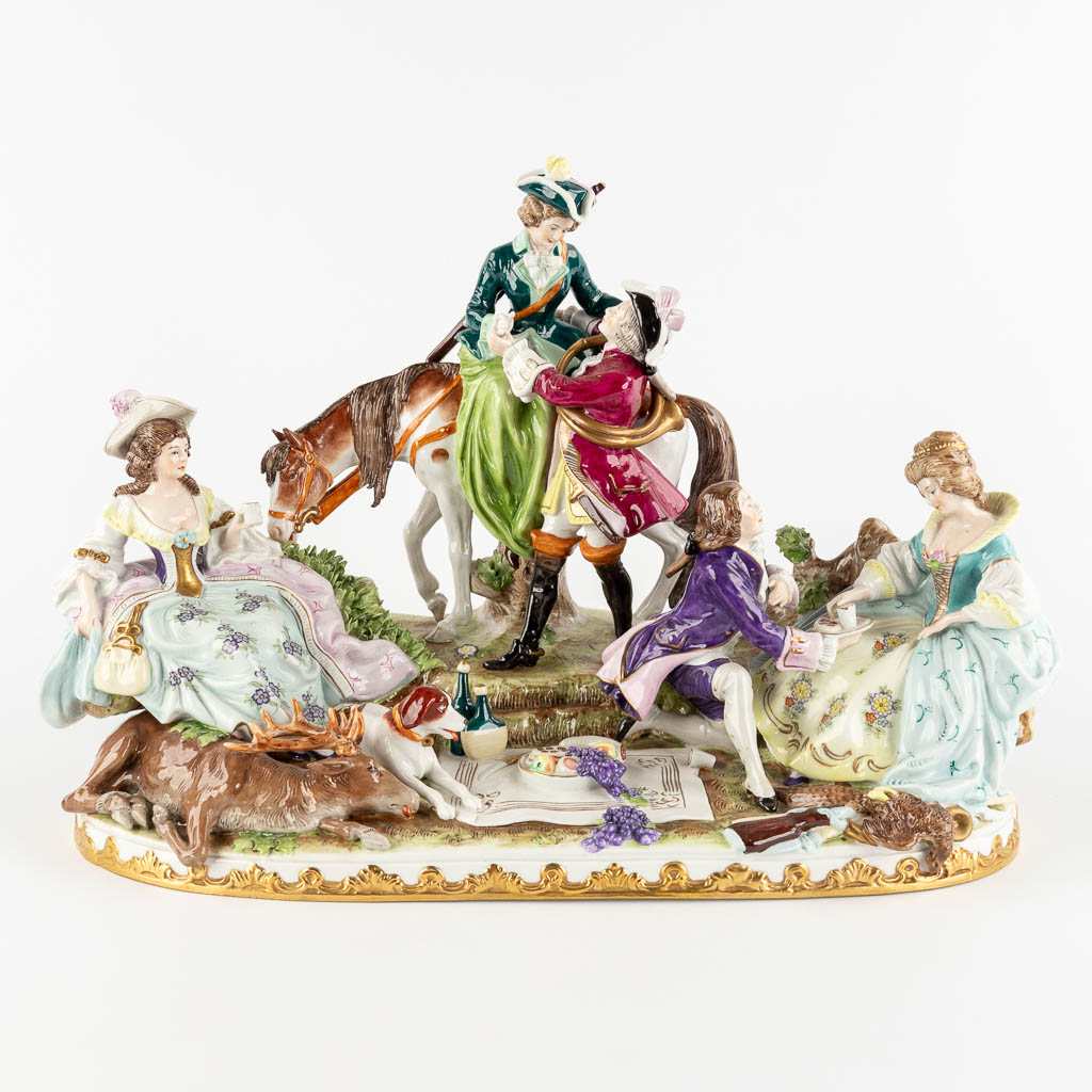 A large porcelain group 'Romantic Scène', Saxony porcelain. Germany, 20th C. (D:22 x W:45 x H:30 cm)