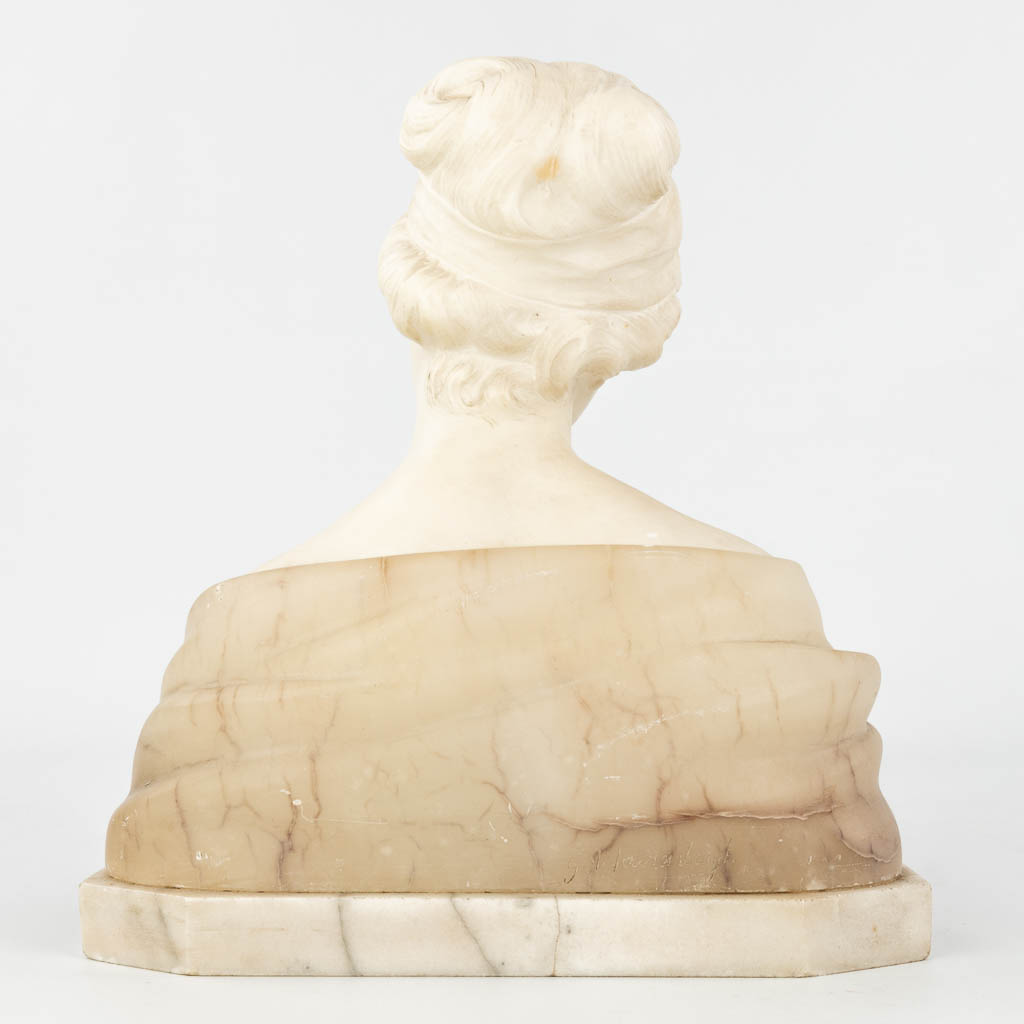 Gustave VAN VAERENBERGH (1873-1927) Een buste gemaakt uit albast, art deco stijl. (H:25,5cm)