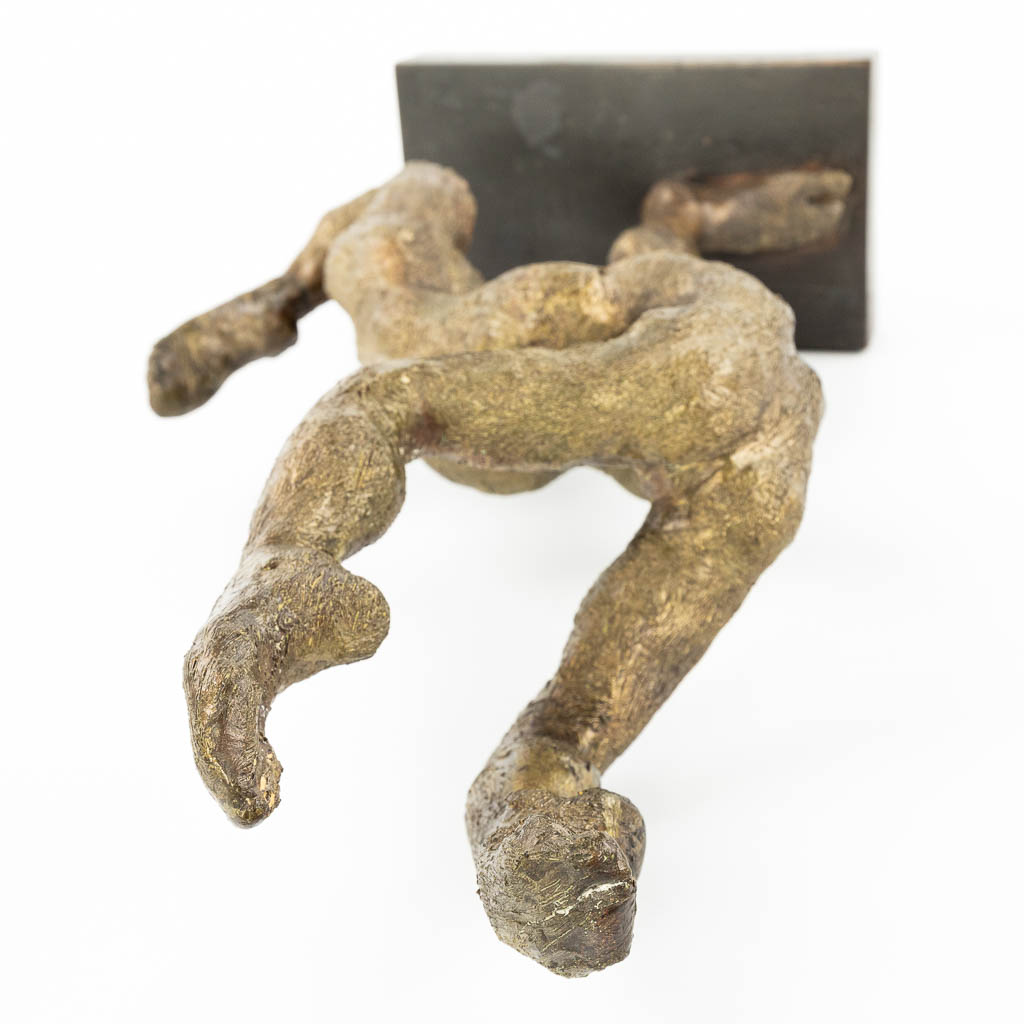 Ugur SEYREK (1958) een beeld gemaakt uit brons. (H:47,5cm)