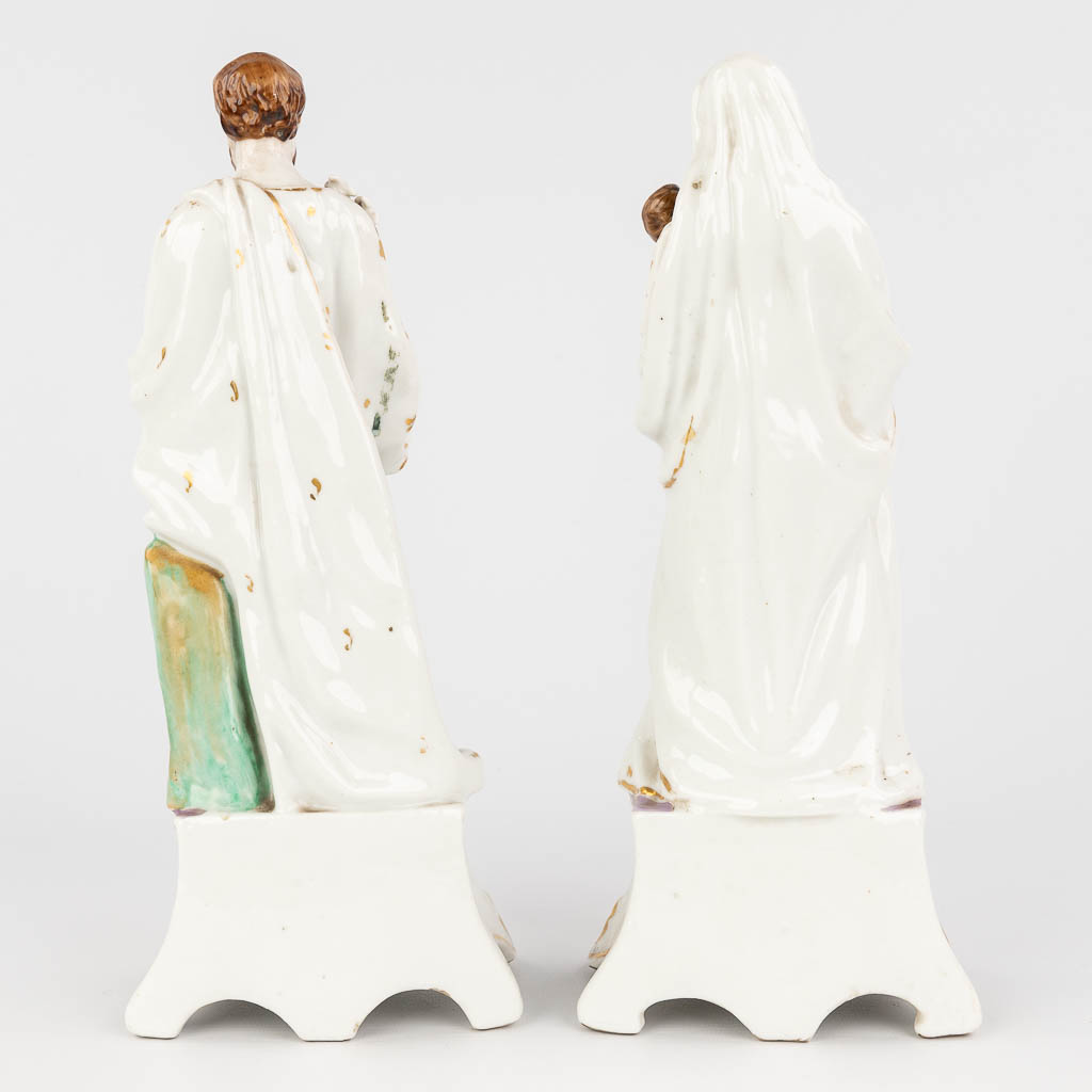 Een figuur van Jozef en Maria, porselein, Andenne, België. (H: 32 cm)