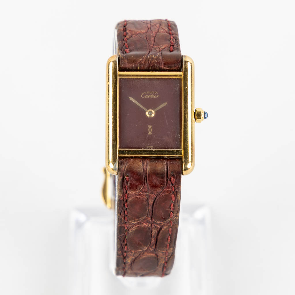 Cartier Tank Quartz, vermeil case with a burgundy dial. (W:2,1 x H:2,8 cm)
