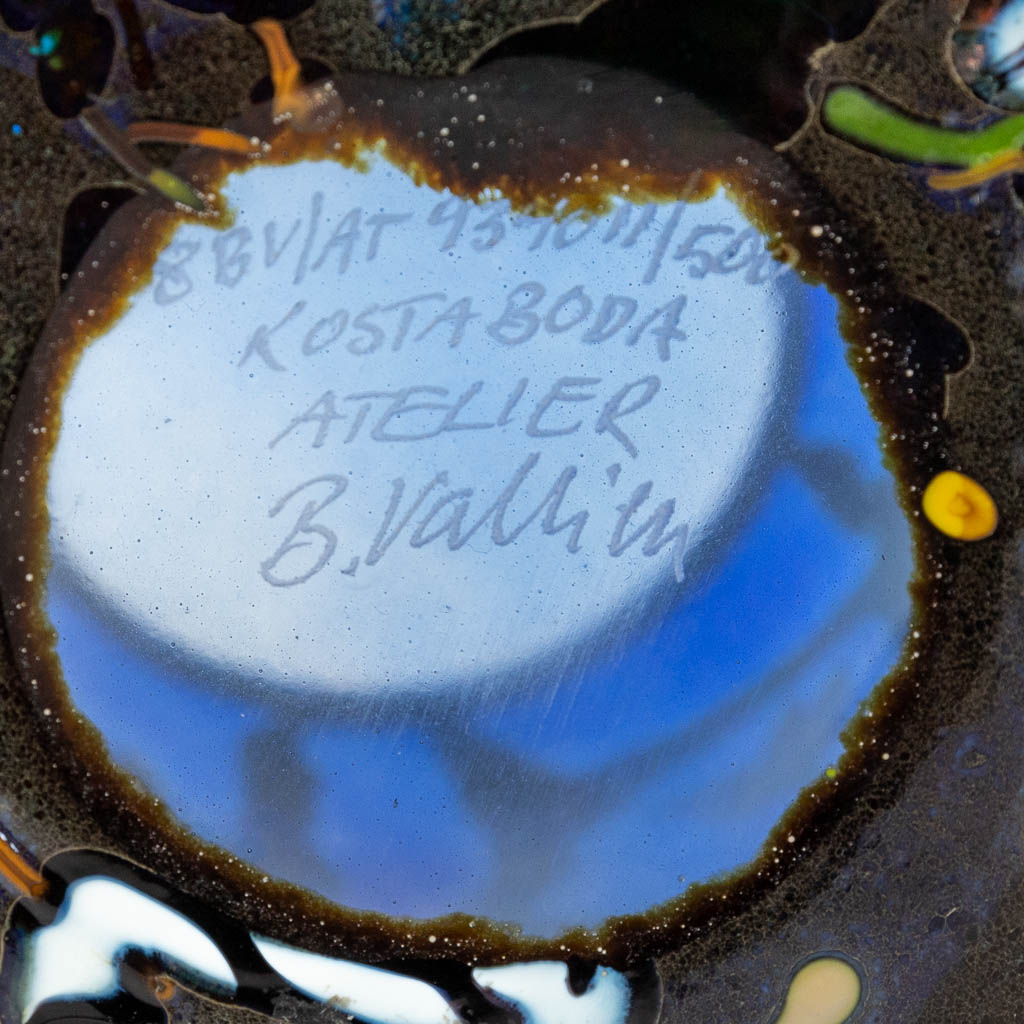 Bertil VALLIEN (1938-2018) voor Kosta Boda, een vaas uit kunstglas. 20ste eeuw. (H:21 x D:15 cm)