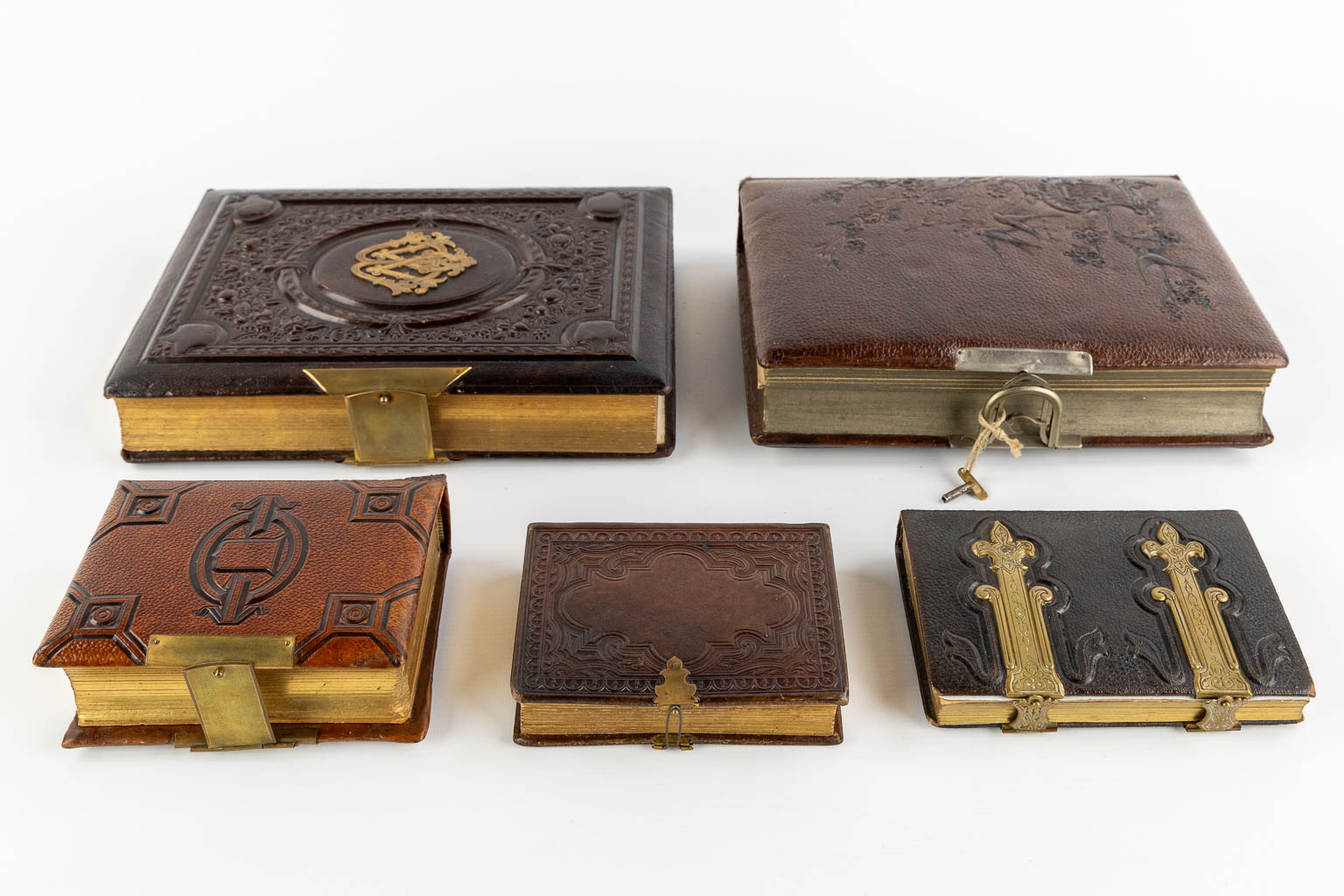 Five family photo books, of which 1 has a music box. (W:24 x H:30 cm)