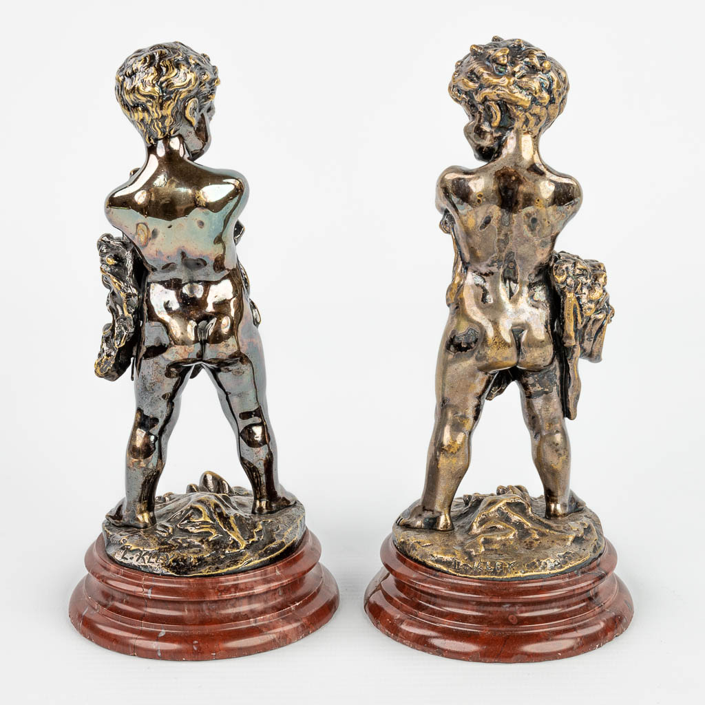 Louis KLEY (1833-1911) 'Masked Theatre' a pair of silver-plated bronze statues mounted on a marble base. (H:17,5cm)