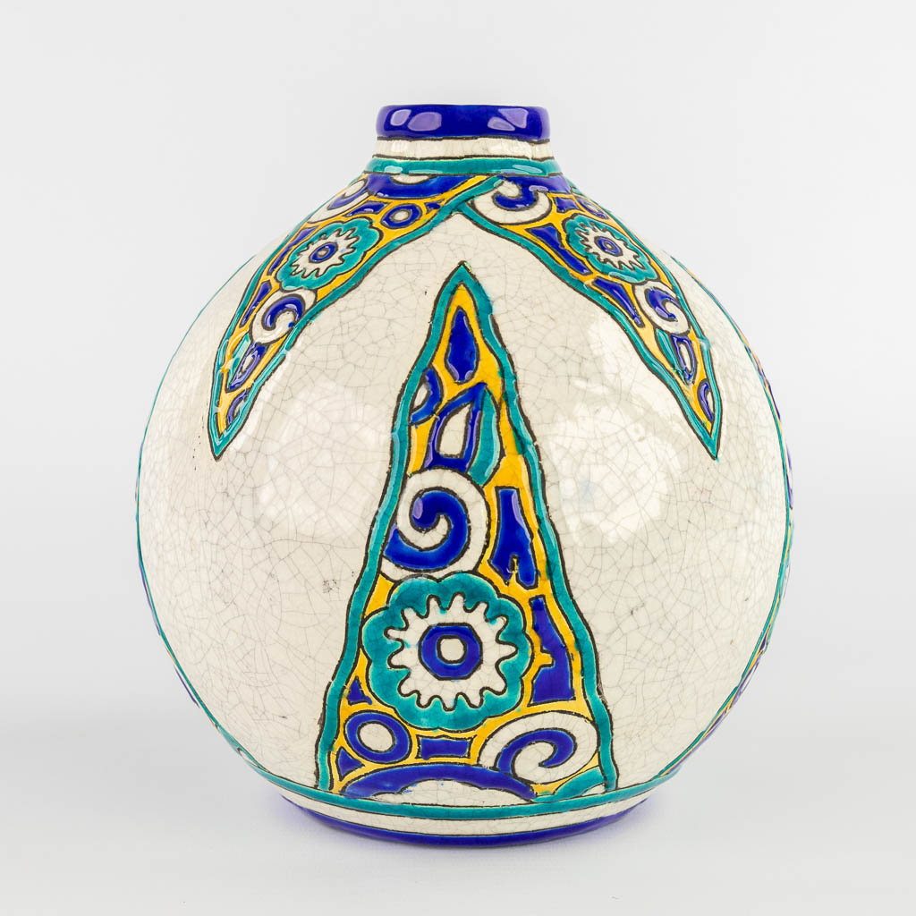 Boch Keramis, a faience vase, art deco. (H:18 x D:17 cm)