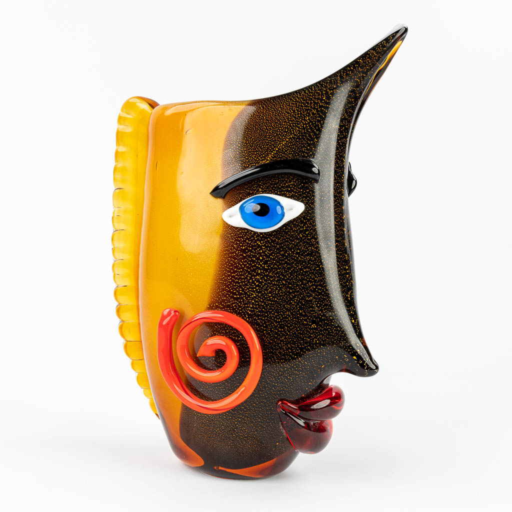 A glass Pablo Picasso vase. Made in Murano, Italy. (L: 12 x W: 24 x H: 33,5 cm)