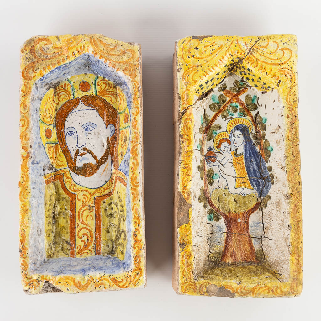 Two terracotta nices/recesses, terracotta with a polychrome image of Jesus and Madonna with a Child. Southern Europe. (D:9 x W:1