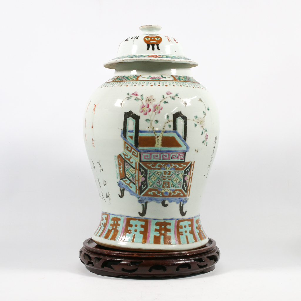  Chinese vase with lid