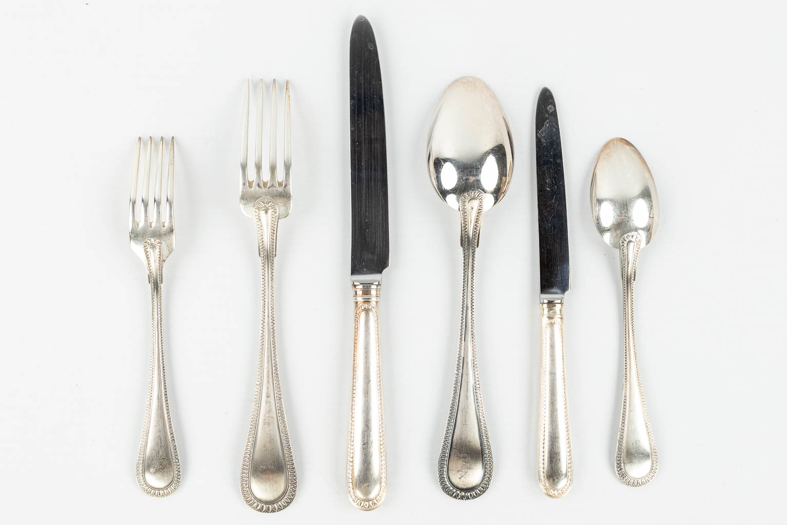 A 60-piece flatware set made by Wolfers, silver, marked A835/A925 and with blades made by Wiskemann. 