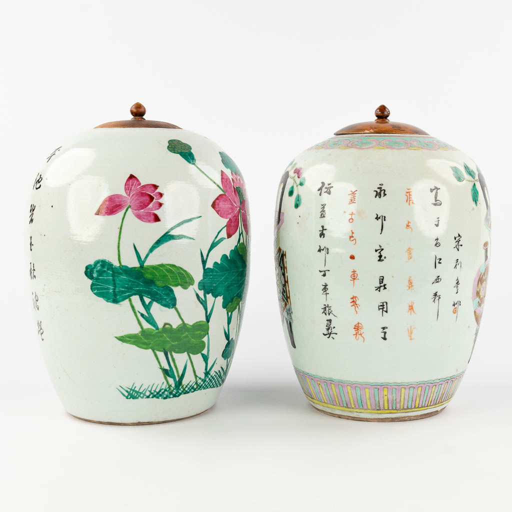 A collection of 2 Chinese pots with a lid. 19th/20th C. (H: 31 x D: 22 cm)