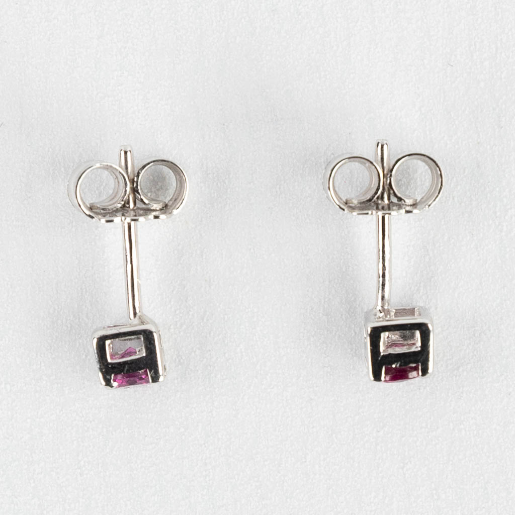 Two earrings with facetted 