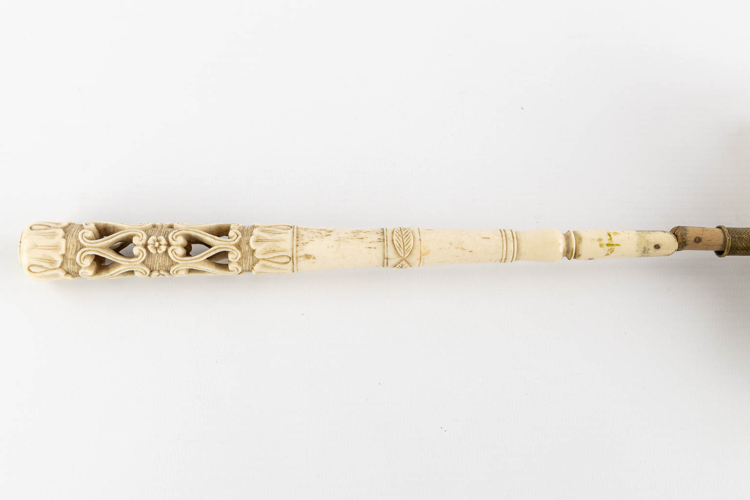 A sunshade with ivory handle, France, 19th C. (L:60 cm)