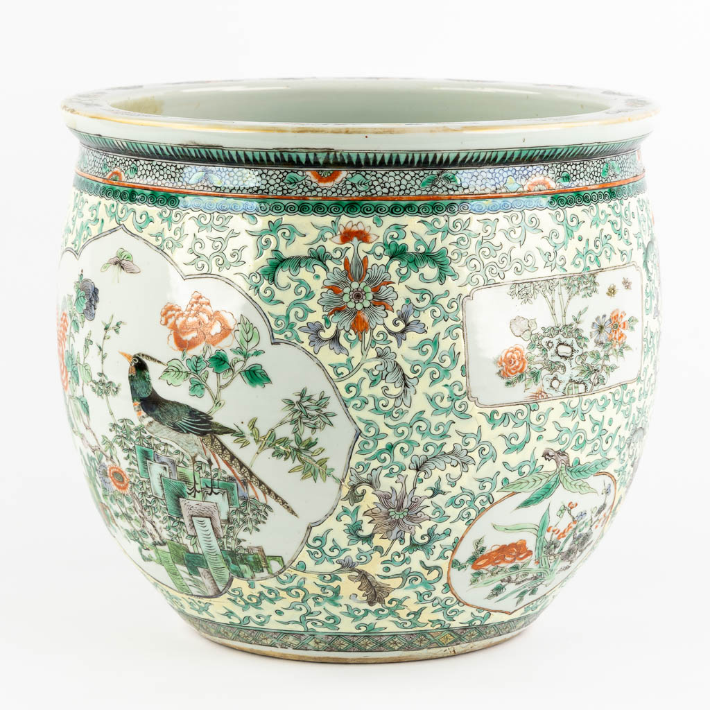 A Large Chinese Cache-Pot, Famille Verte decorated with fauna and flora. 19th C. (H:35 x D:40 cm)