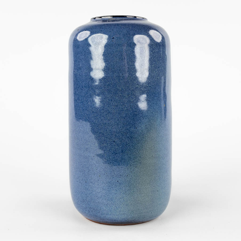 Rogier VANDEWEGHE (1923-2020) 'Vaas' blauwe glazuur voor Amphora. (H:21 x D:13,5 cm)