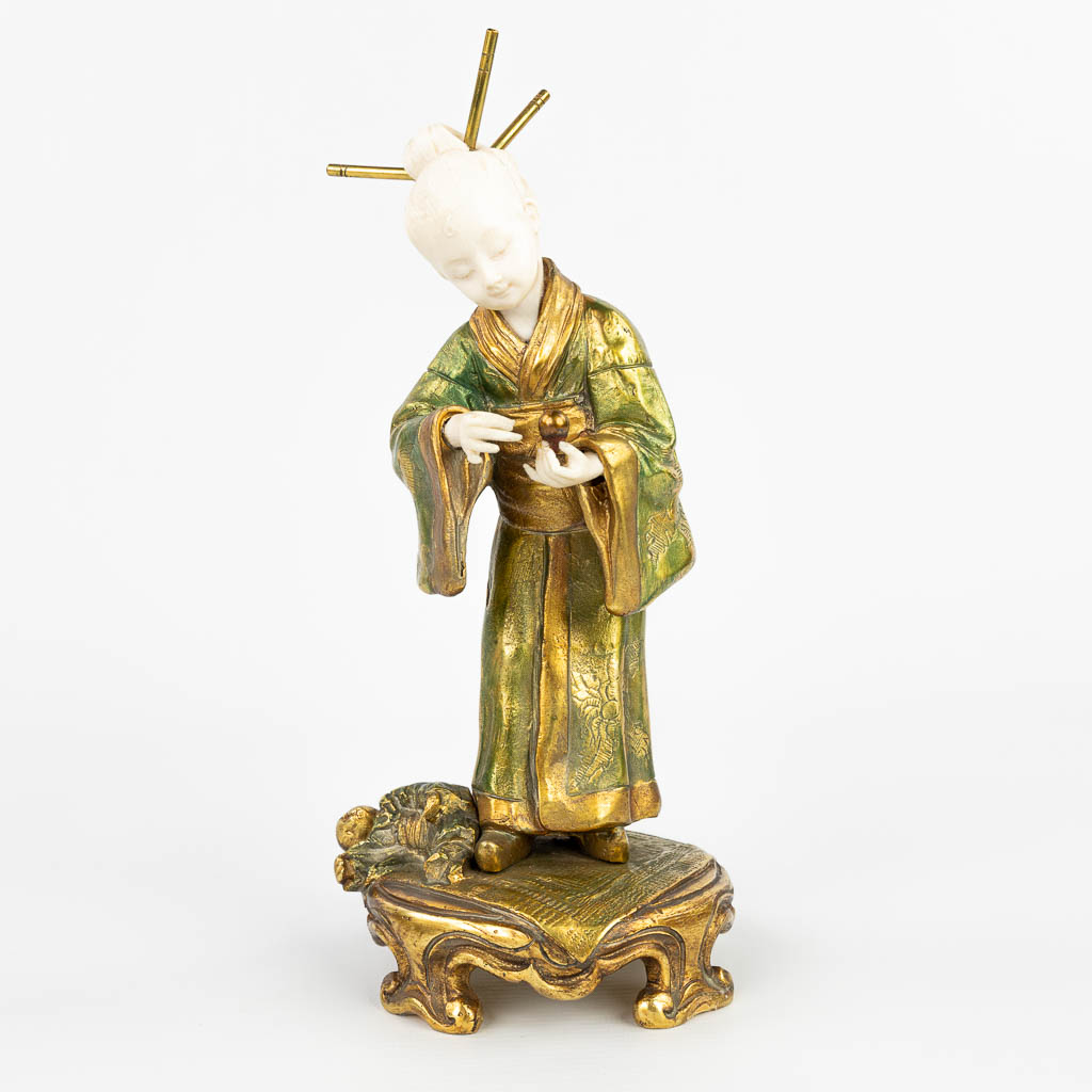Charles MONGINOT (1825-1900) A statue of a Chinese girl, chryselephantine. (H:26cm)