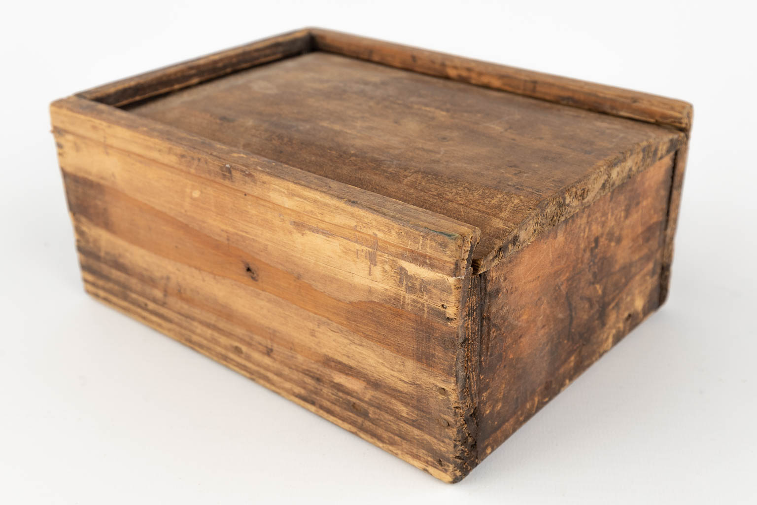 Een antiek spel 'Mahjong', been en hout. In een kist. (D:14 x W:19 x H:8 cm)