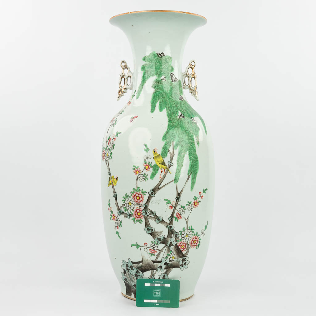 A Chinese vase made of porcelain and decorated with birds and branches. (H:58cm)