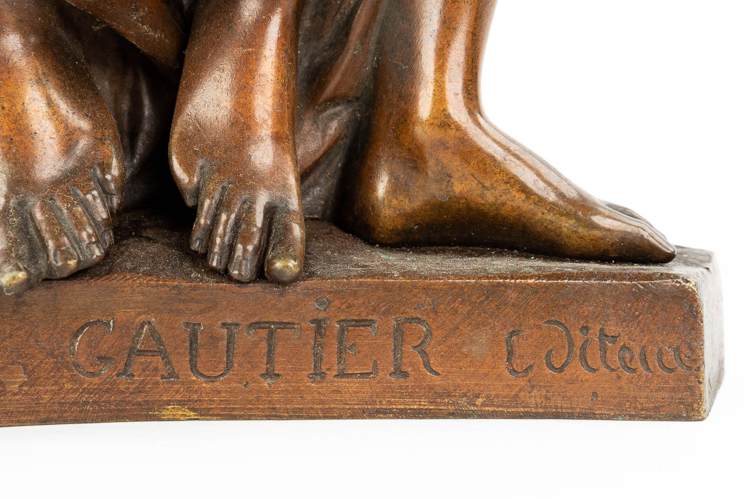 Charles GAUTHIER (1831-1891) 'Drie Gratiën' een beeld gemaakt uit gepatineerd brons. (H:41cm)