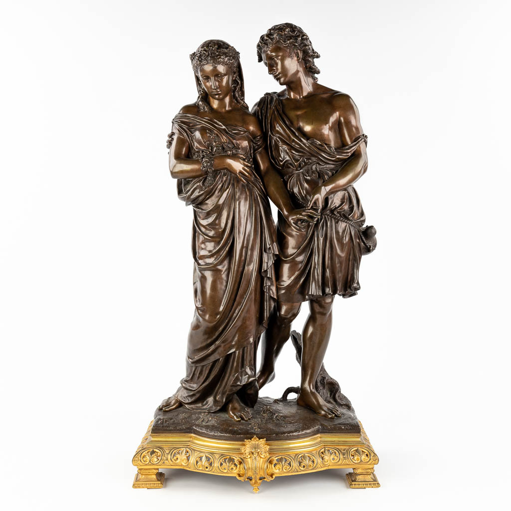 Jean-Baptiste GERMAIN (1841-1910) 'Figuur van een klassieke jonkvrouw en heer' gepatineerd brons. (L: 25 x W: 42,5 x H: 80 cm)