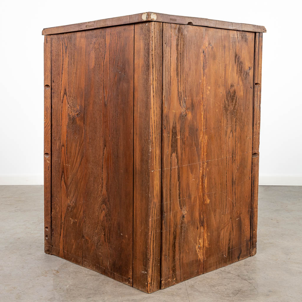 An antique stripped corner cabinet made of oak, 19th century. (H:90cm)