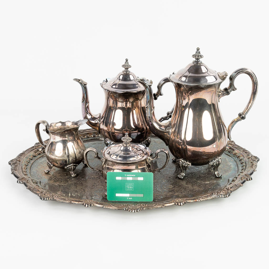 A coffee and tea service made of silver-plated metal. (H:25cm)